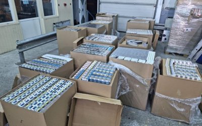 Митничари задържаха над 700 000 цигари, укрити в камион на Дунав мост Видин