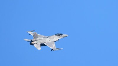Полша вдигна изтребители заради руските атаки срещу Украйна, затвориха летище