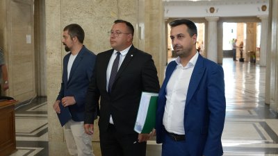В първия ден за регистрация: "Възраждане" и един инициативен комитет подадоха документи в ЦИК