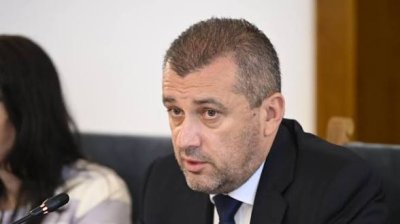 Министър Пеев: Хиляди имоти на "Българско пощи" се управляват неефективно