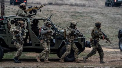 Доклад твърди: Ветерани от SAS и Navy SEALs обучавали руснаци в България за войната в Украйна
