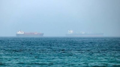 Иран предупреди корабите за последствия при използване на &bdquo;незаконни маршрути&ldquo; през Ормузкия проток