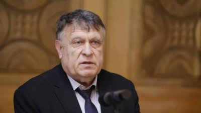 Министър Вълчев: Българското училище трябва да намери баланс между технологиите и традиционното обучение