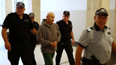 Оставиха в ареста обвиняемия за палежите на автомобили в София