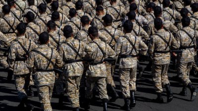 Иран подготвя 1000 доброволчески батальона за евентуален конфликт със САЩ