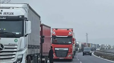 18-километровна опашка от камиони се образува пред &bdquo;Капитан Андреево&ldquo;