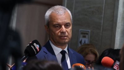 Костадинов: Вносът на руски книги се криминализира, ще се стигне до забрана и на четенето