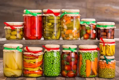 Зимнината започва: Как да приготвим вкусни и безопасни буркани за зимата
