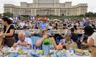 Румъния постави световен рекорд на Гинес с 5-километрова маса в Букурещ