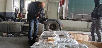 20 кг кокаин и 26 кг марихуана откриха в тайник на камион на &bdquo;Лесово&ldquo;