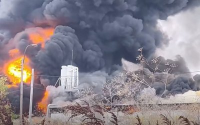 Пожарът в цех в Бяла е напълно потушен