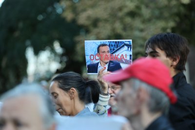 Напрежение между протестиращи и полиция пред Столична Община