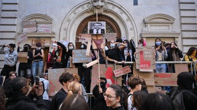 15-годишен ученик загуби ръката си при протест във Франция