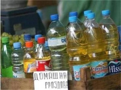 Опозицията подготвя законови промени, за да защити производството на домашна ракия