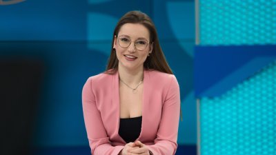Малоумната Лора от NOVA NEWS: Агресор ли е Русия?