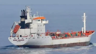 Още един инцидент на кораб в Черно море: Осем моряци са в неизвестност след пожар, Румъния разследва версията за удар с дронове