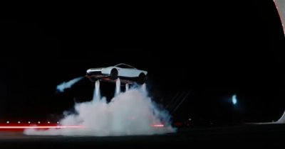 Tesla представи &bdquo;летящия&ldquo; Roadster: Ускорява до 97 км/ч за 0,81 секунди