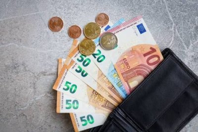 Синдикатите настояват за поне 10% ръст на заплатите: 5% не стигат