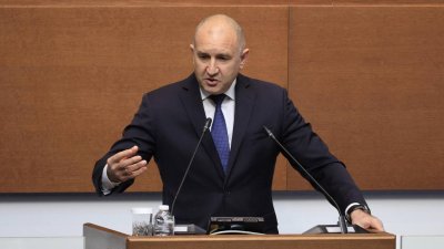 Радев увери, че България няма да остане без дизел: Запасите стигат за месеци