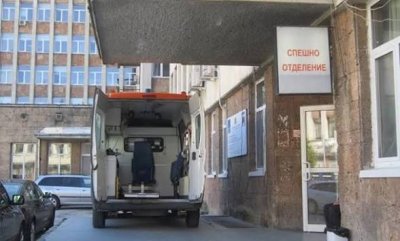 Трима души са в болница след челен сблъсък в Силистренско