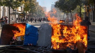 Протестите в Албания се разраснаха: Демонстрации и сблъсъци в пет града