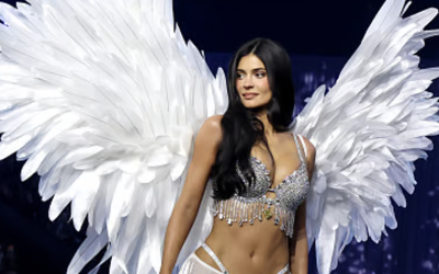 Кайли Дженър блесна на ревюто на Victoria&rsquo;s Secret с луксозен Fantasy Bra