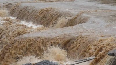 Порой наводни Родос, четири автомобила бяха отнесени в морето, има загинал