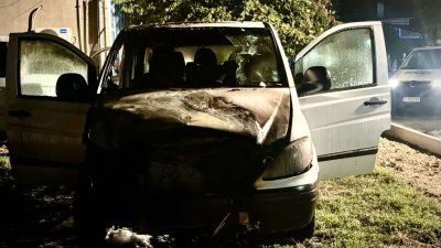 Подпалиха два автомобила на ДПС в Търговище, партията говори за сплашване преди изборите