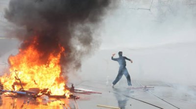 Студентски протести в Албания прераснаха в сблъсъци с полицията