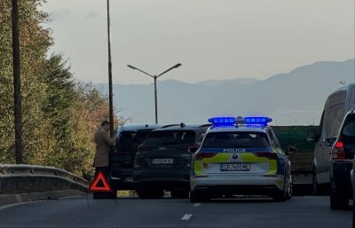Катастрофа затруднява движението по бул. &bdquo;Яворов&ldquo; в София