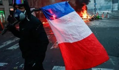Франция изпраща армейски части в подкрепа на полицията заради протестите
