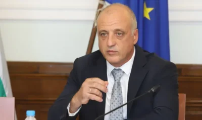 Емил Тонев подаде оставка. Колко политици биха направили същото?