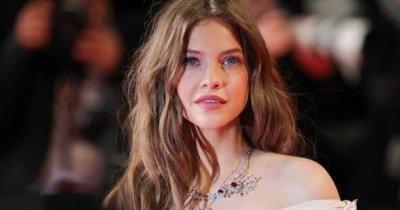 Барбара Палвин се завърна на подиума на Victoria&rsquo;s Secret само шест седмици след раждането