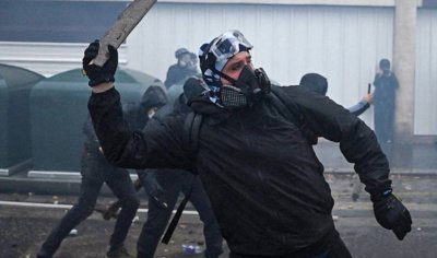 Цензура във Франция: Ще блокира ли властта в Париж социалните медии?