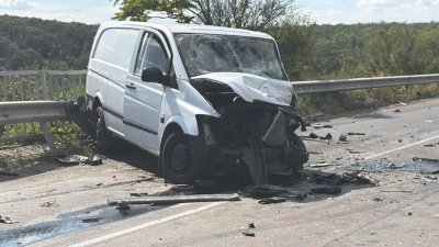 Трагедия на Околовръстното в Пловдив: Шофьор загина при челен сблъсък с камион