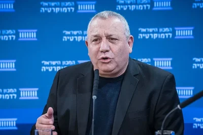 Израел избира парламент: Нетаняху и Айзенкот в битка за мнозинство