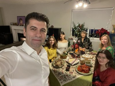 Двойният гражданин Киро ни поздрави за Коледа от Канада