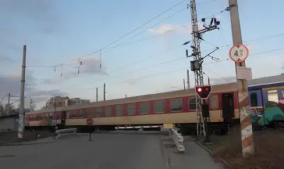 Влак помете кола на жп прелез в Добричко
