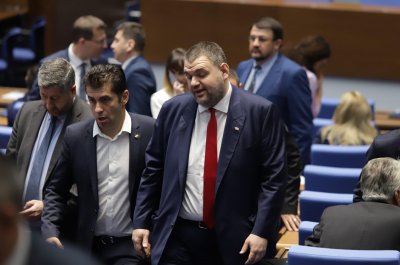Социологът Първан Симеонов: ГЕРБ и ДПС всмукват ПП-ДБ, Пеевски иззе цялото политическо говорене
