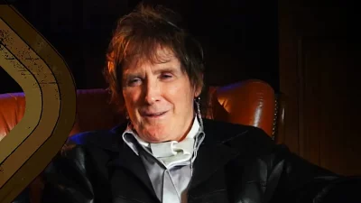 AC/DC се прости с първия си барабанист