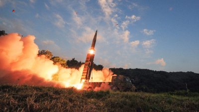 Северна Корея изстреля междуконтинентална балистична ракета като предупреждение към САЩ