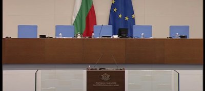 Парламентът отново не събра кворум, за да започне пленарно заседание (ВИДЕО)