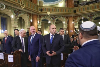 Румен Радев на Ханука: Светлината неизбежно побеждава мрака