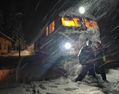 Машинистите на Родопската теснолинейка се показаха като истински герои в снежния ад