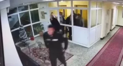 "Възраждане" щурмува Областната управа на София (ВИДЕО