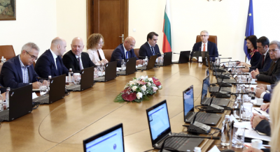 Денков и министрите се събират за последно за годината заседание на МС