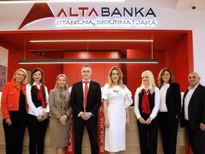 Сърбия отне лиценза на &bdquo;Алта банка&ldquo; след изборите, клиенти се наредиха пред клоновете