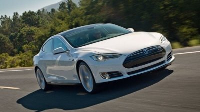 Tesla може да обяви сервизна акция за още 1.6 милиона коли