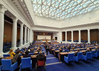 Имаме ли си депутати за украинска употреба и открехната врата към Русия?