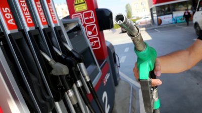 Експерт прогнозира ново поевтиняване на горивата